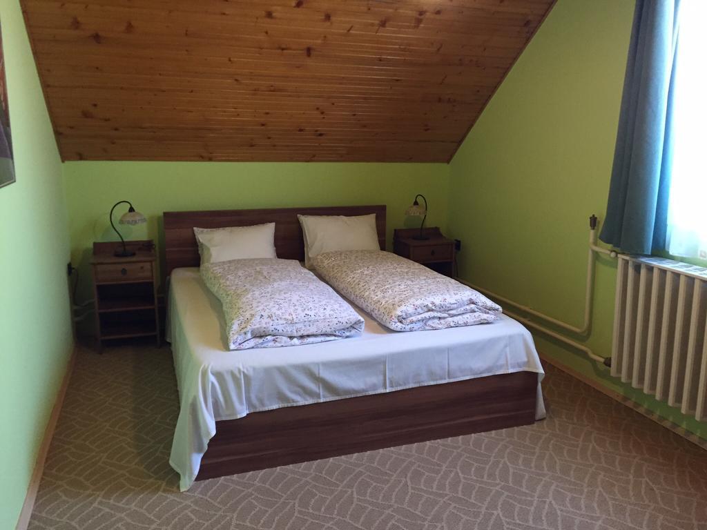Galeria Vendeghaz Otel Mezőkövesd Oda fotoğraf