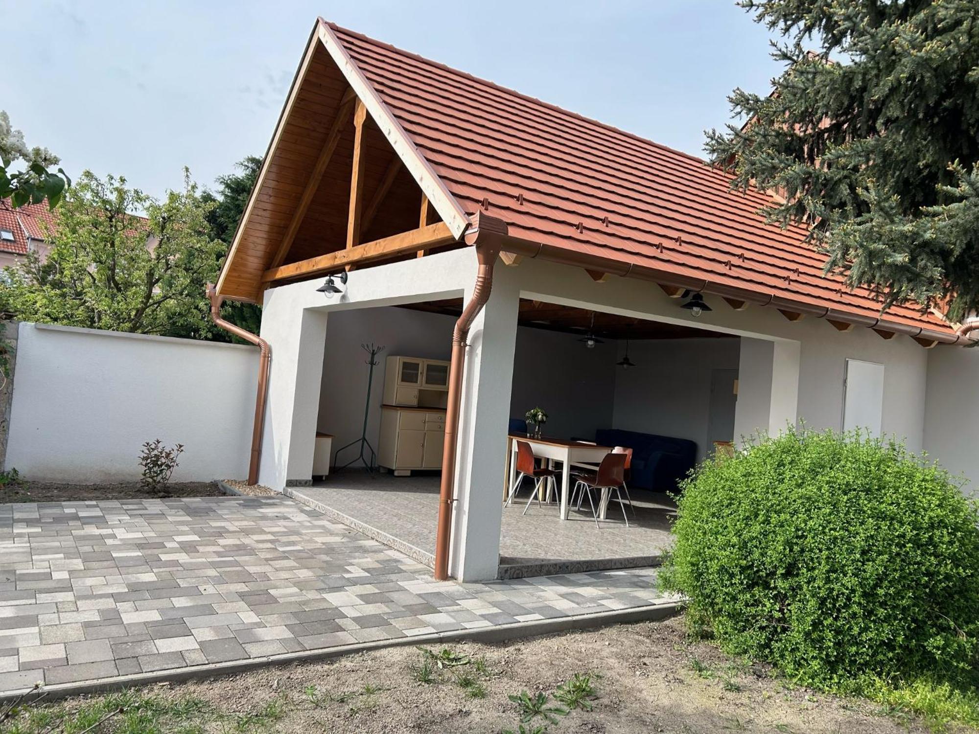 Galeria Vendeghaz Otel Mezőkövesd Dış mekan fotoğraf